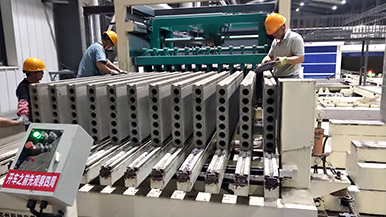 大規劃生產輕質混凝土隔墻板選用瑪納專業隔墻板設備 大規劃生產輕質混凝土隔墻板選用瑪納專業隔墻板設備